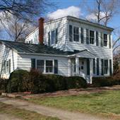 Farmhouse 5 Miles From Downtown
