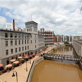 Casa del Barco Canal Walk