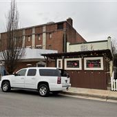 Dot's Back Inn